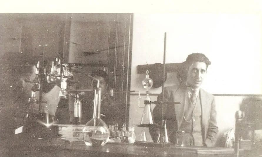 Founder-era craftsman in the plating lab